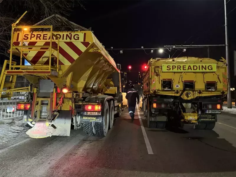 10 машини обработват с луга главните булеварди във Варна