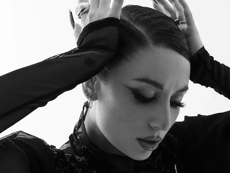 По пътя към Евровизия: Михаела Маринова представи Under Pressure