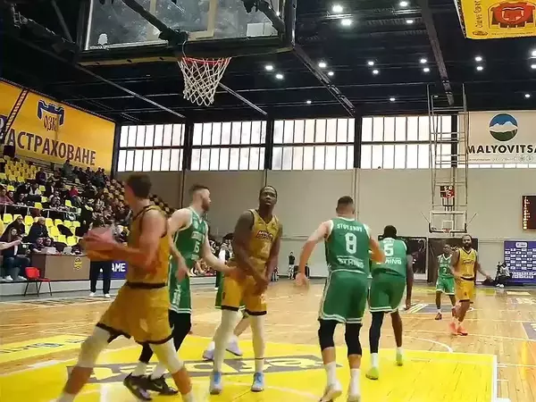 С фамозна последна четвърт: Черно море Тича победи Миньор в Перник