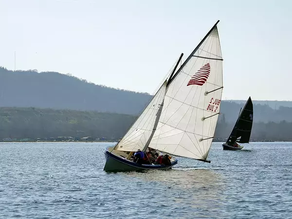 12 екипажа се включиха в най-старата българска регата Трети март
