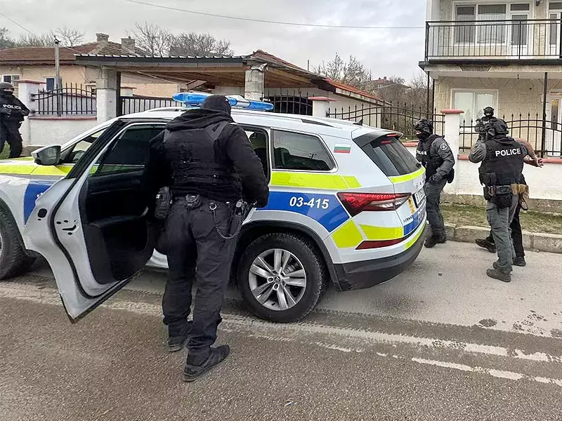 40 задържани при полицейска акция във Варненско