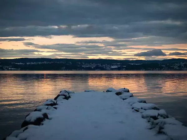 Ледената прегръдка на Черно море - истории за най-суровите зими във Варна