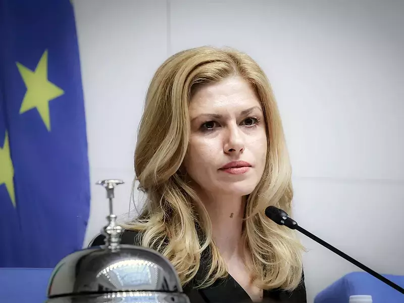 Докторът по административно право Михаела Доцова е новият председател на Парламента