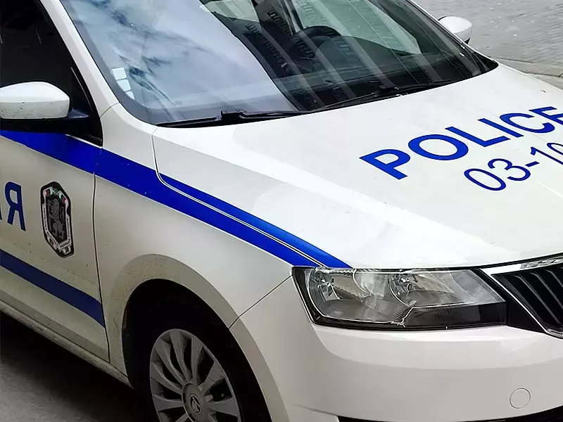 Задържаха 23-годишен за поредица кражби на автомобили 