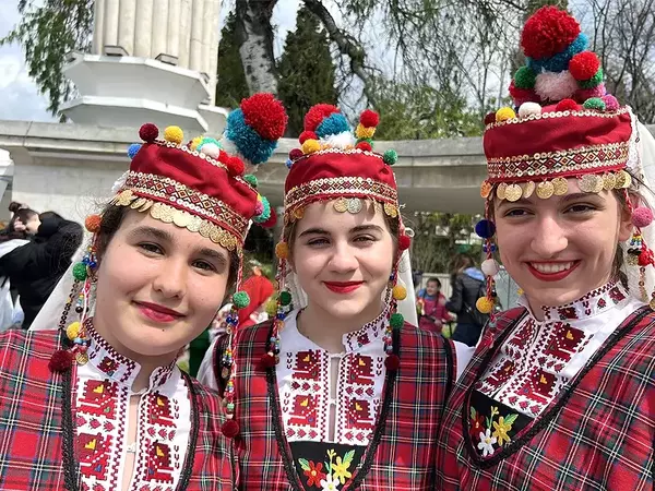 Над 300 млади таланти се включват в пролетния фестивал "Цветно ми е!" във Варна