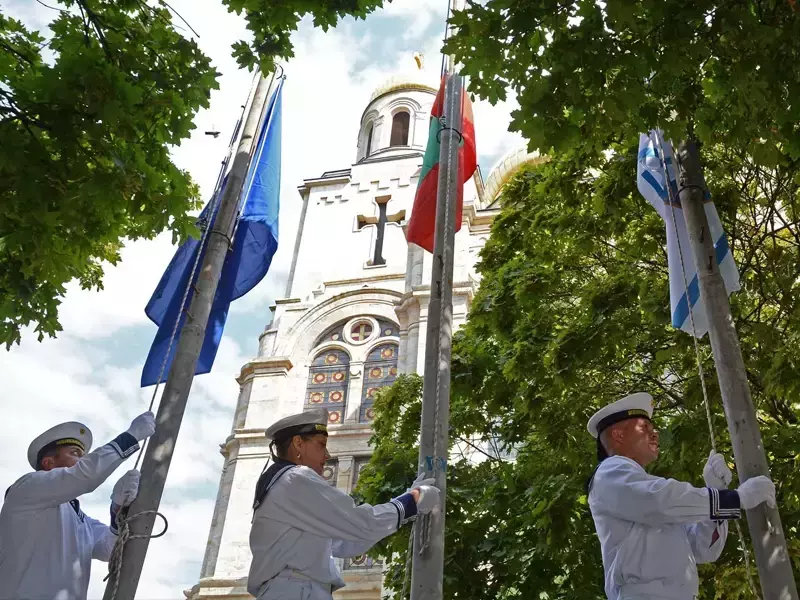 С празнични концерти, заря и морски фест варненци отбелязаха 15 август