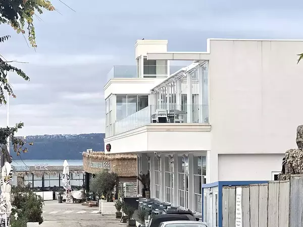 Премахват два незаконни обекта във Варна